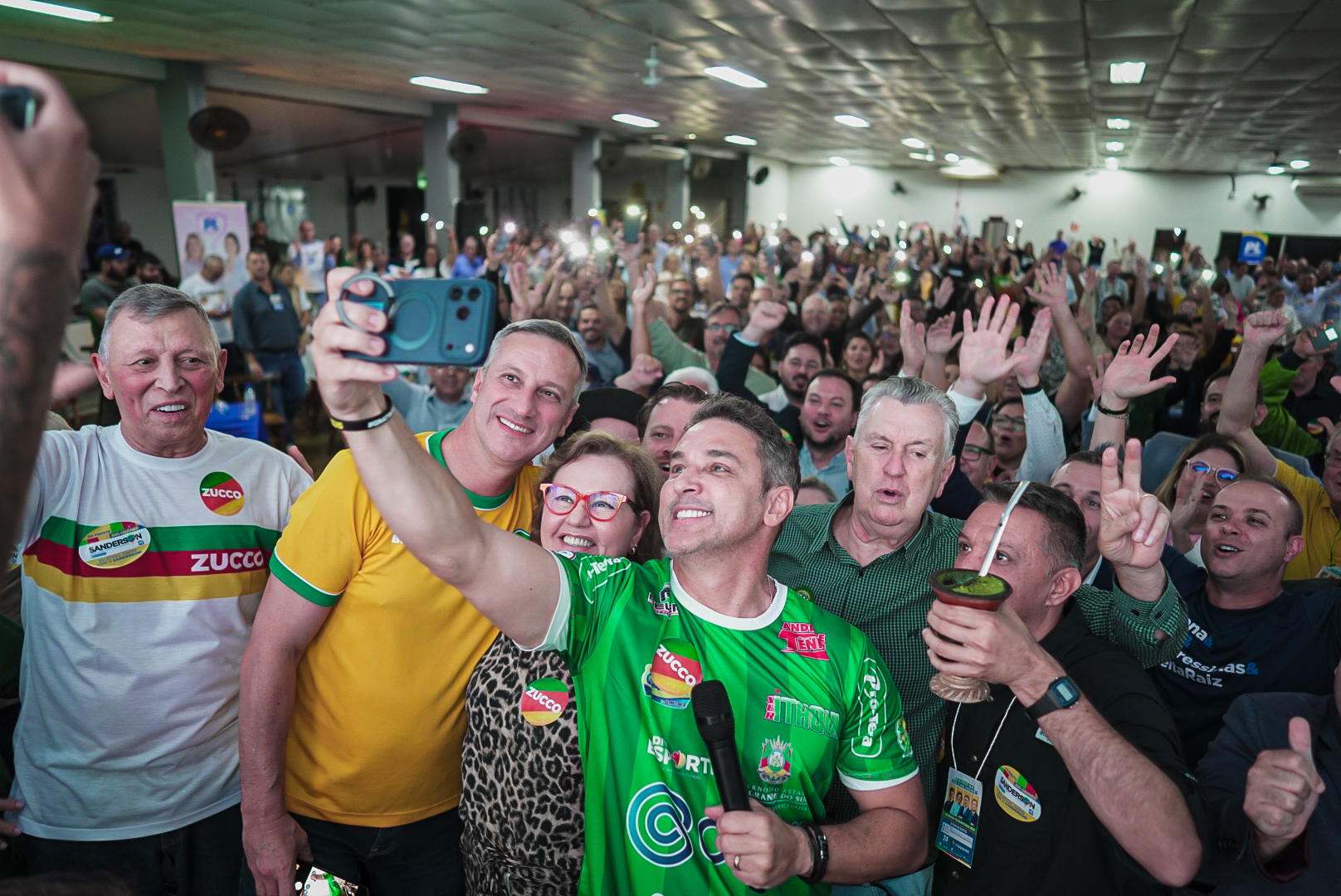 Zucco com apoiadores