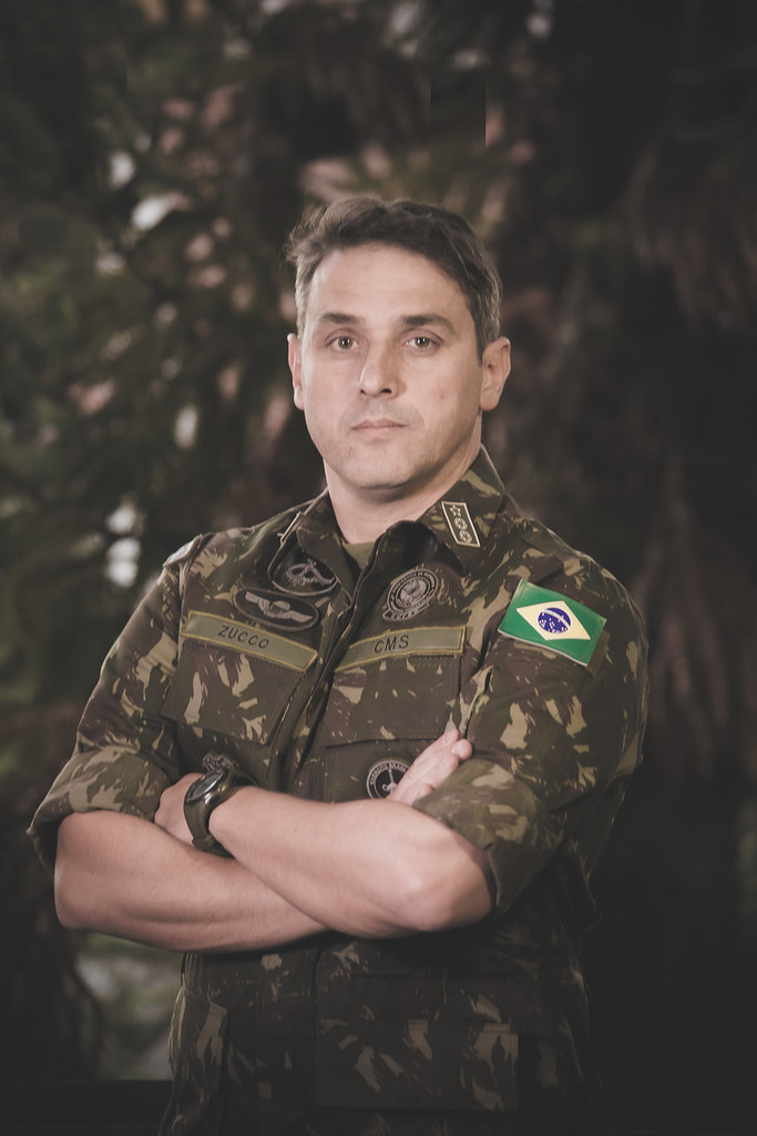 Luciano Zucco em formação militar